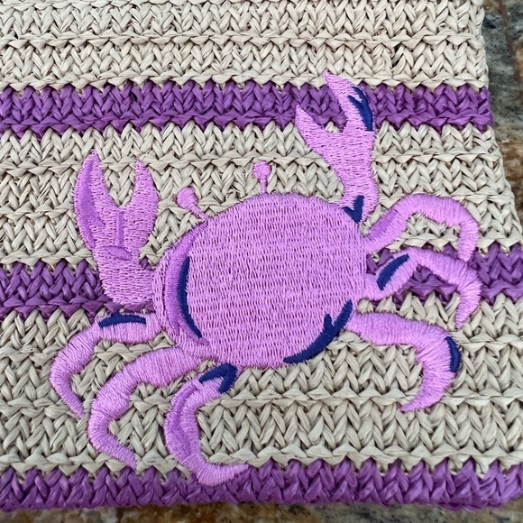 Like new Vera Bradley Crab wristlet - Picture 2 of 7